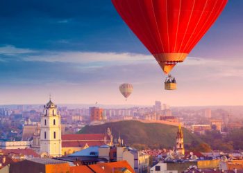 Lituani: Balonat “kontrabandiste” mësynë në qiellin e Lituanisë