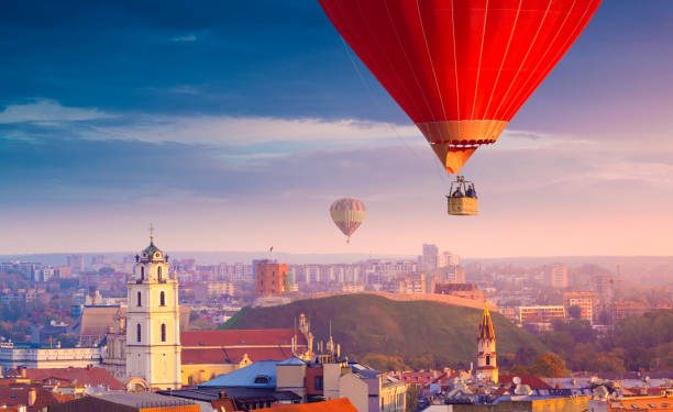 Lituani: Balonat “kontrabandiste” mësynë në qiellin e Lituanisë