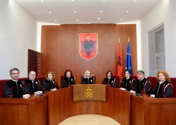 Kushtetuesja frenon zgjedhjet në Tiranë, Veliaj mbetet në detyrë deri në vendimin final