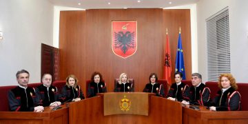 Kushtetuesja frenon zgjedhjet në Tiranë, Veliaj mbetet në detyrë deri në vendimin final
