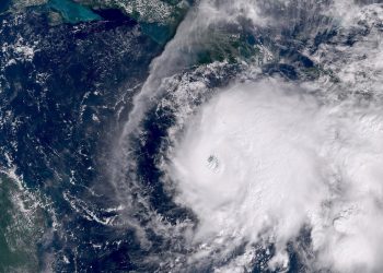 Uragani “Melissa” godet Xhamajkën: stuhia më e fuqishme e shekullit kërcënon ishullin me përmbytje katastrofike