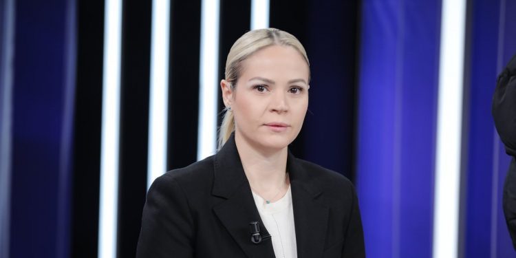 Guvernatori Gent Sejko ankohet nё Komisionin e Ekonomisё: Gazetarja Ola Xama e “kryqёzon” nё Facebook