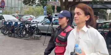Ish-gjyqtarja Pajtime Fetahu dërgohet në gjyq nga SPAK bashkë me 32 anëtarë të një organizate kriminale të udhëhequr nga klani “Çopja”