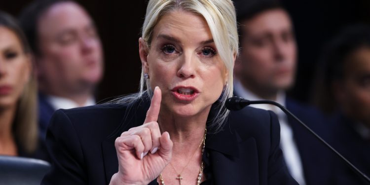 Dëgjesa e kryeprokurores së SHBA, Pam Bondi, thellon hendekun mes demokratëve dhe republikanëve