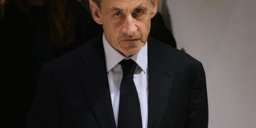 Ish Presidenti francez Sarkozy në burg?