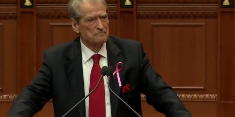 Ajo “Bundra”…”Bastardët e Arben Rakipit”: Shpërthen Sali Berisha në Kuvend