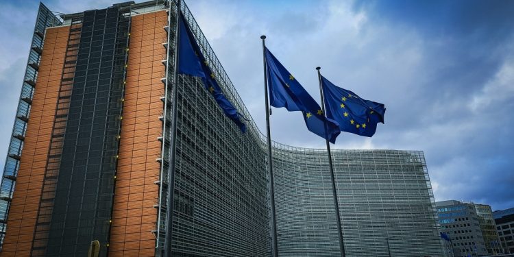 BE-ja paralajmëron: 5 vite për t’u përgatitur për një përballje të mundshme me Rusinë