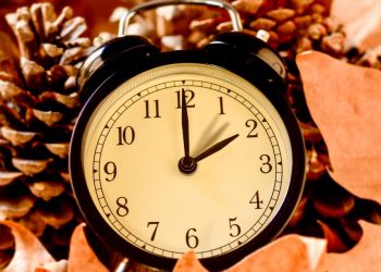 Pse sonte nata “zgjatet”? Ja çfarë ndodh me orën në 03:00 të mëngjesit!