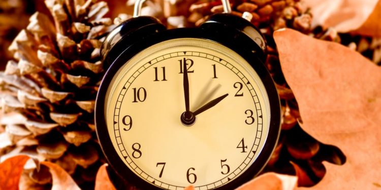 Pse sonte nata “zgjatet”? Ja çfarë ndodh me orën në 03:00 të mëngjesit!