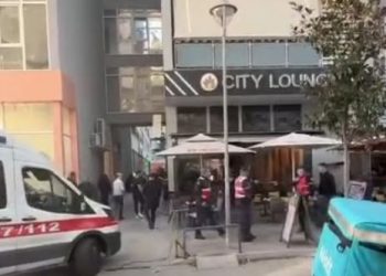 Vrasje te “City Lounge” në Tiranë: picieri godet për vdekje kamarierin