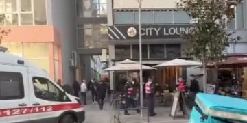 Vrasje te “City Lounge” në Tiranë: picieri godet për vdekje kamarierin