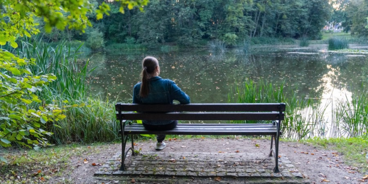 10 Minuta në natyrë: Ilaçi pa recetë për stresin modern.