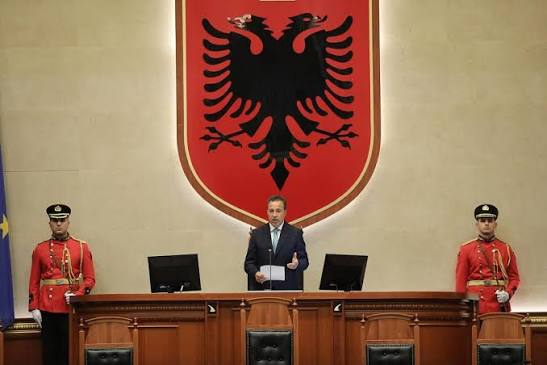 Kuvendi mblidhet sot për të diskutuar shkarkimin e Kryetarit Niko Peleshi