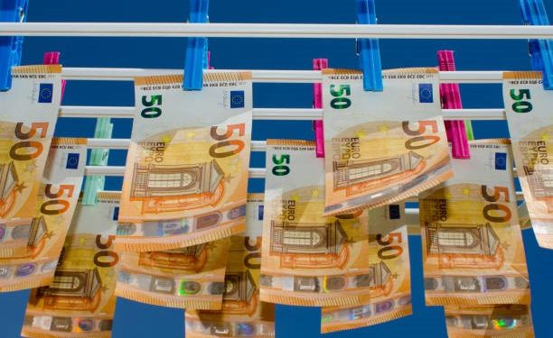 Qeveria pranon pastrimin e parave: Transaksione të paligjshme dhe krime financiare