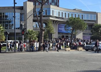 Panairi i Librit në Tiranë: Etja për kulturë që mposht etjen për foto