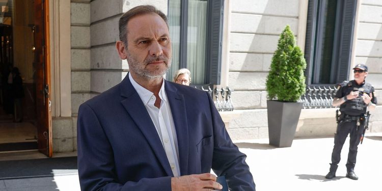 Skandali spanjoll i maskave – Prokuroria kërkon 24 vite burg për ish-ministrin e Transportit, i akuzuar për korrupsion gjatë pandemisë