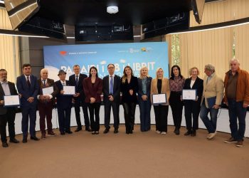 Panairi i Librit: Artan Fuga, “Autori më i mirë i vitit” me romanin “Ndëshkimi i dytë i Evës” / Ali Xhiku, Virgjil Muçi, Urim Nerguti dhe Valbona Banka ndajnë çmimet e tjera