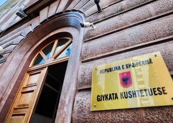 Gjykata Kushtetuese rrëzon qeverinë dhe presidentin: Atё qё nuk e thotё Kushtetuta, nuk mund ta thotё ligji- Veliaj kthehet në detyrë