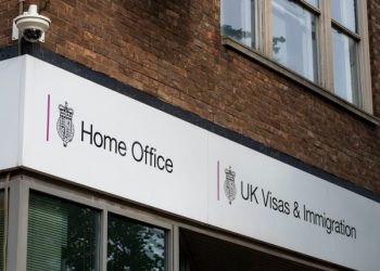 Britania vendos rregullat më të ashpra të azilit në Europë – pritja për qëndrim të përhershëm shkon në 20 vjet