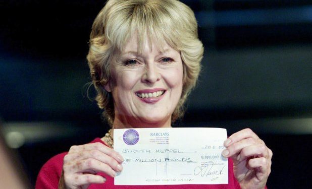 Anglezja Judith Keppel, e para femёr fituese e “Kush do të bëhet milioner”: Si i shpenzoi paratë / flet pas 25 vitesh
