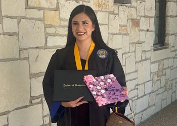 Deportohet ditë feste: Studentja 19-vjeçare largohet me forcë nga SHBA, pavarësisht urdhrit të gjykatës