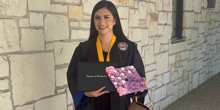 Deportohet ditë feste: Studentja 19-vjeçare largohet me forcë nga SHBA, pavarësisht urdhrit të gjykatës