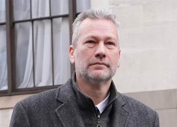 Tronditet sёrish Anglia: Rusёt paguanin ish-kreun e partisё “Reform UK” tё lexonte fjalimet qё i shkruanin ata