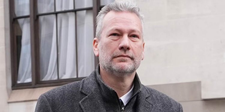 Tronditet sёrish Anglia: Rusёt paguanin ish-kreun e partisё “Reform UK” tё lexonte fjalimet qё i shkruanin ata