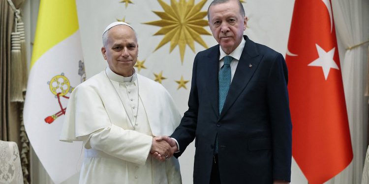 Papa Leo takon Erdogan-in: Turqia, ura mes Lindjes dhe Perëndimit