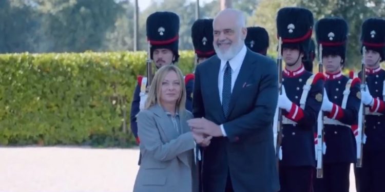 Rama e quan “ditë historike”, në Romë mbledhja e parë Shqipëri–Itali me 16 marrëveshje