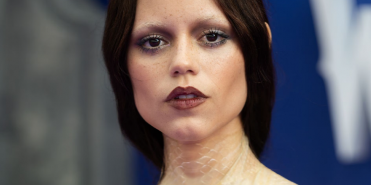 Trendi i ri në TikTok: “Tired Girl” – të dukesh e lodhur është në modë