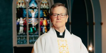 Historike në Nju Jork: Katrina Foster bëhet gruaja dhe lezbikja e parë që udhëheq Kishën Luterane