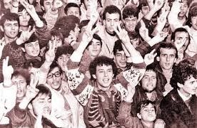 8 Dhjetor 1990 – Pasditja e dimrit të ftohtë, që ndezi dritën e lirisë në Shqipëri