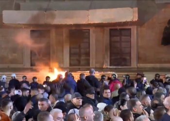 Një “mega” protestë me mega rezultatin e zakonshëm: PD-ja në seli, protestuesit në shtëpi