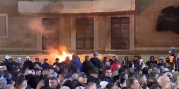 Një “mega” protestë me mega rezultatin e zakonshëm: PD-ja në seli, protestuesit në shtëpi