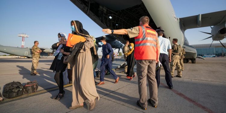 Gjermania tërhiqet nga premtimi për strehimin e qindra afganëve