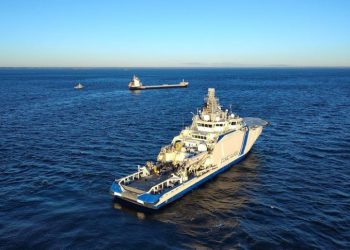 Finlanda ndalon një anije dhe ekuipazhin e saj pas dëmtimit të një kablloje kritike nënujore