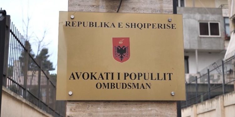 A do kemi kёtё javё njё Avokat tё ri Populli?