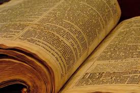 Thesari 400-vjeçar: Bibla e rrallë shitet pesëfish mbi vlerë