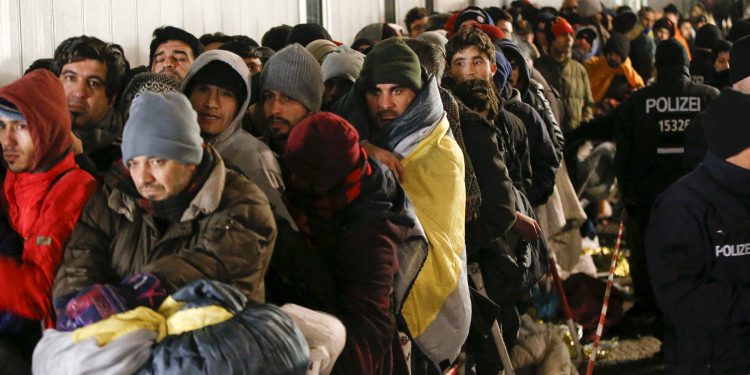 Gjermania shtrëngon rregullat: nuk pranon më emigrantë të regjistruar në Itali dhe Greqi