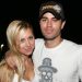 Anna Kournikova dhe Enrique Iglesias mirëpresin fëmijën e tyre të katërt, ish-tenistja publikon foton e të porsalindurit