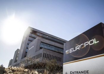 200 arrestime në 9 vende: Europoli zbulon si u rekrutuan fëmijët online për t’i përdorur si vrasës me pagesë