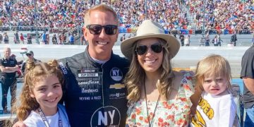 Tragjedi ajrore në SHBA: ish-piloti i NASCAR dhe familja e tij humbasin jetën pas rrëzimit të avionit