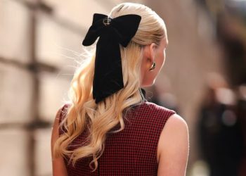 Aksesorë për flokët: Detajet që ndriçojnë pamjen gjatë sezonit festiv