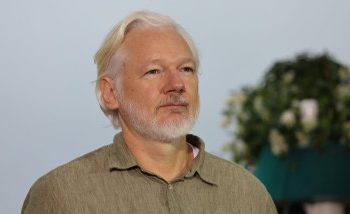 Julian Assange sfidon Nobelin: Ankesë penale në Suedi për Çmimin e Paqes 2025