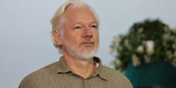 Julian Assange sfidon Nobelin: Ankesë penale në Suedi për Çmimin e Paqes 2025