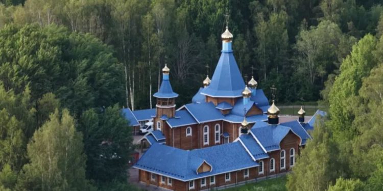 Kisha ruse pranë aeroportit që ka vёnё nё siklet Suedinë: dyshime për spiunazh, para të Kremlinit dhe lojëra të rrezikshme