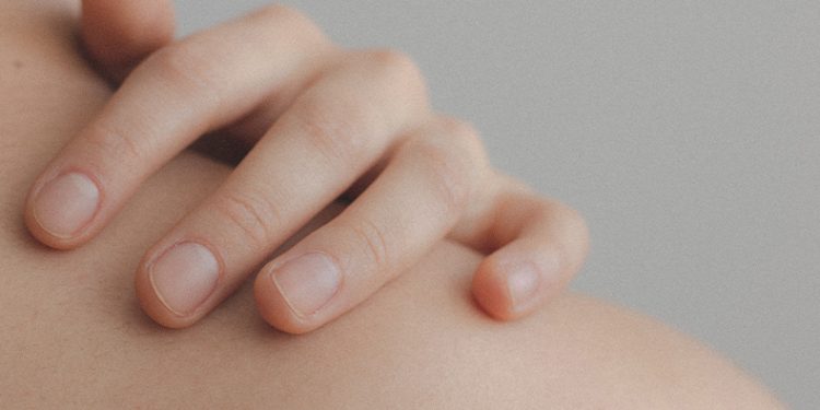 Pika të vogla të kuqe në lëkurë? Ja pse zakonisht nuk janë të rrezikshme