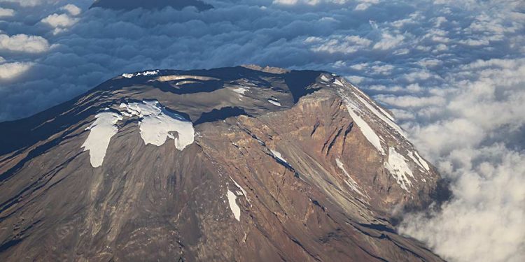 Tragjedi në Kilimanxharo: Rrëzohet helikopteri gjatë një misioni shpëtimi, humbin jetën 5 persona