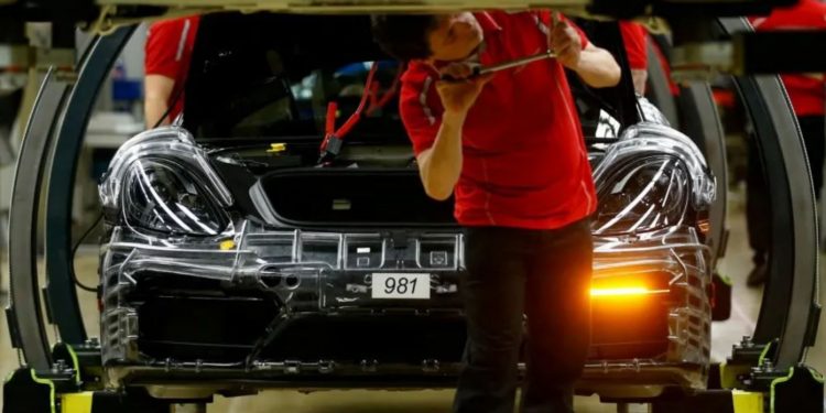 BE-ja rishikon ndalimin e motorëve me djegie nga 2035: hapet rruga për hibridet dhe biokarburantet